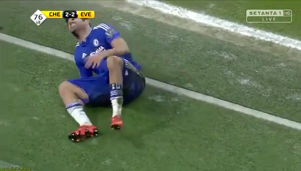 Chết cười với m&agrave;n ăn vạ c&oacute; một kh&ocirc;ng hai của Diego Costa - Ảnh 3.