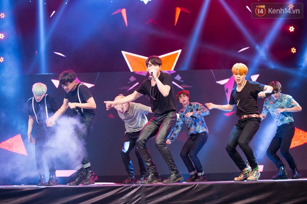 Những h&igrave;nh ảnh giao cảm kh&oacute; qu&ecirc;n của BTS, Mamamoo v&agrave; rapper Basick c&ugrave;ng fan Việt - Ảnh 17.