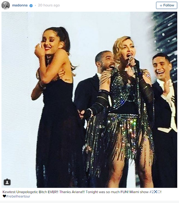 Madonna vỗ mông và tặng chuối cho Ariana Grande trên sân khấu - Ảnh 2.