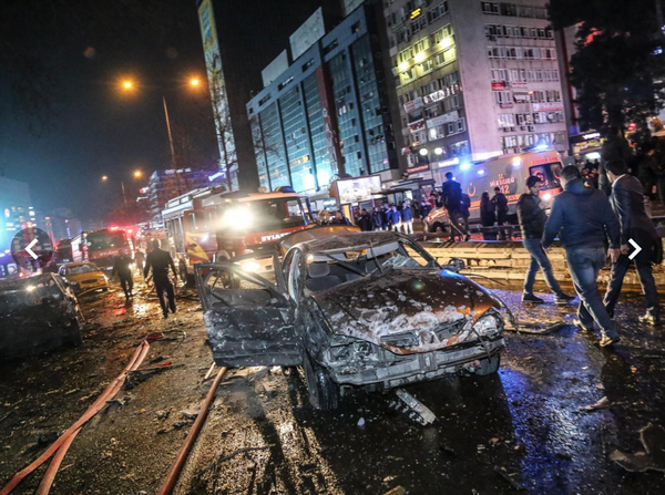 Hiện trường đẫm máu vụ đánh bom rung chuyển thủ đô Thổ Nhĩ Kỳ khiến 159 người thương vong - Ảnh 2.