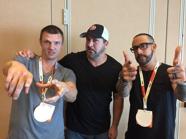 Nam thần của Backstreet Boys v&agrave; NSYNC sẽ chiến đấu với x&aacute;c sống trong phim mới - Ảnh 1.