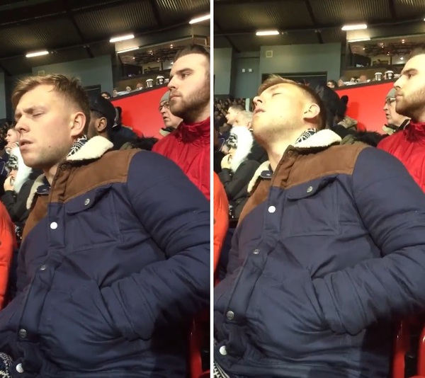 Màn trình diễn nhàm chán của Man Utd giúp một CĐV ngủ ngon lành ngay tại Old Trafford - Ảnh 2.