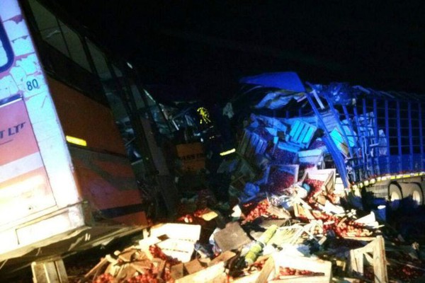 Tai nạn giao thông kinh hoàng trên cao tốc, 71 người chết - Ảnh 1.