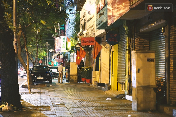 Một Sài Gòn không ồn ã rất khác lạ trong ngày đầu năm mới - Ảnh 9.