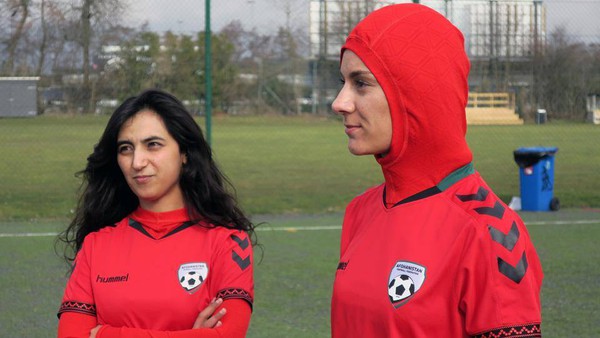 Mẫu áo đấu có một không hai của đội tuyển nữ Afghanistan - Ảnh 1.