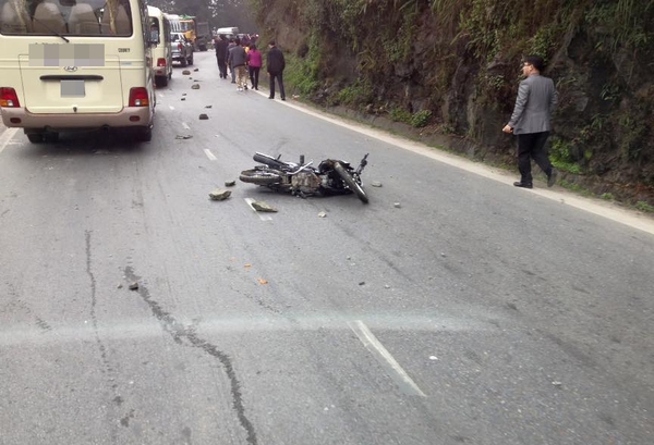Xe chở du khách Trung Quốc gây tai nạn ở Sa Pa, 1 người tử vong - Ảnh 4.