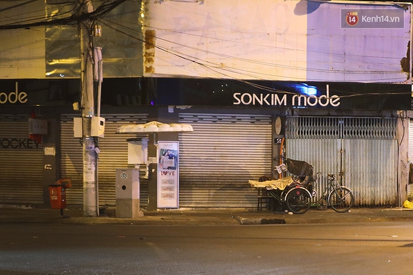 Một Sài Gòn không ồn ã rất khác lạ trong ngày đầu năm mới - Ảnh 10.