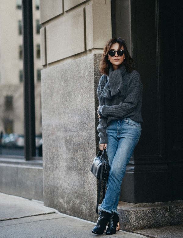 Street style thế giới: Đơn giản hay ph&aacute; c&aacute;ch đều chất m&ecirc; - Ảnh 11.
