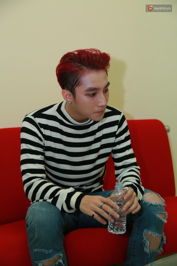 Sơn T&ugrave;ng mệt lả người sau khi liveshow kết th&uacute;c - Ảnh 2.