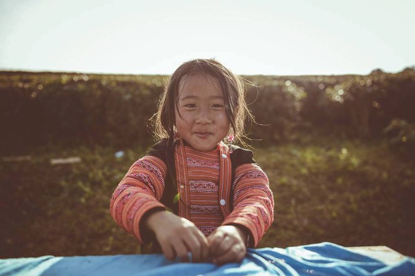 Ch&ugrave;m ảnh: Những đ&ocirc;i mắt, nụ cười rất trong của c&aacute;c em b&eacute; v&ugrave;ng cao - Ảnh 2.