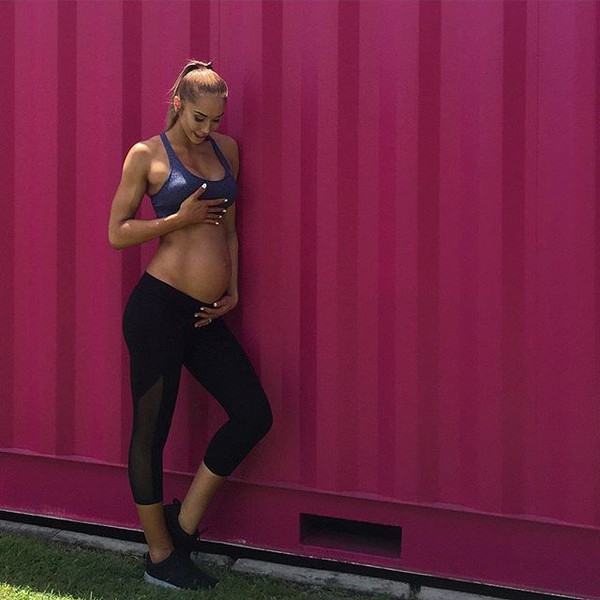 Bụng bầu kỳ dị của c&ocirc; g&aacute;i mang thai 9 th&aacute;ng vẫn tập gym đều như vắt chanh - Ảnh 10.