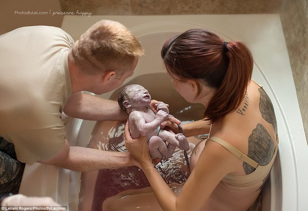 Ch&ugrave;m ảnh: Khoảnh khắc thi&ecirc;ng li&ecirc;ng khi những đứa trẻ ch&agrave;o đời - Ảnh 12.