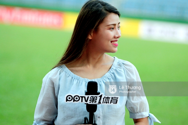 Nữ phóng viên Trung Quốc xinh đẹp gây sốt ở Bình Dương - Ảnh 9.