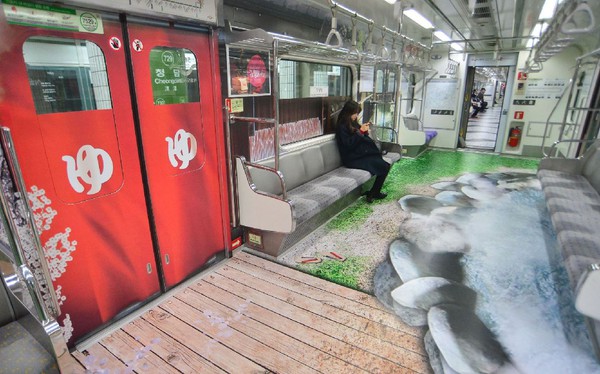 Những chuyến t&agrave;u điện c&oacute; một kh&ocirc;ng hai ở Seoul - Ảnh 4.