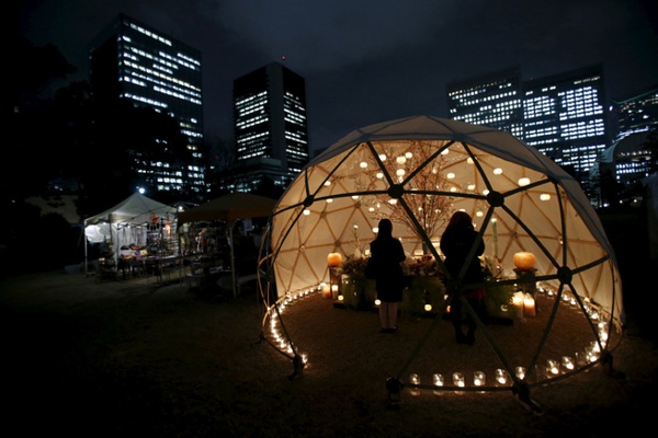 Người dân Nhật Bản cùng nắm tay tưởng niệm các nạn nhân thảm họa động đất sóng thần - Ảnh 11.