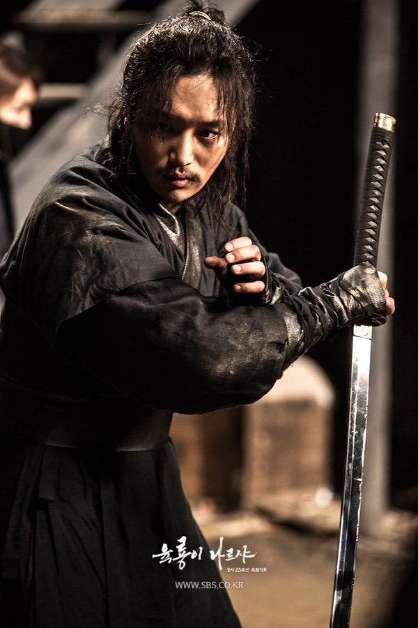 Yoo Ah In được bình chọn là bản sao xứ Hàn của huyền thoại Trương Quốc Vinh - Ảnh 13.