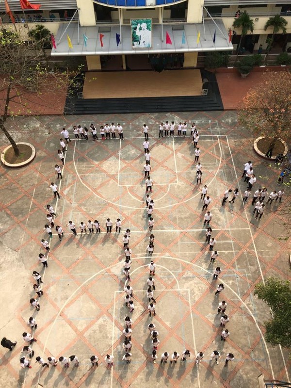 Clip: Màn flashmob cool nhất quả đất của học sinh trường THPT Nguyễn Tất Thành - Ảnh 2.