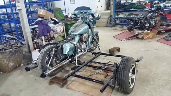 Ch&agrave;ng trai Việt Nam đầu tư cả bộ Batman, xuống phố chơi Tết  - Ảnh 11.