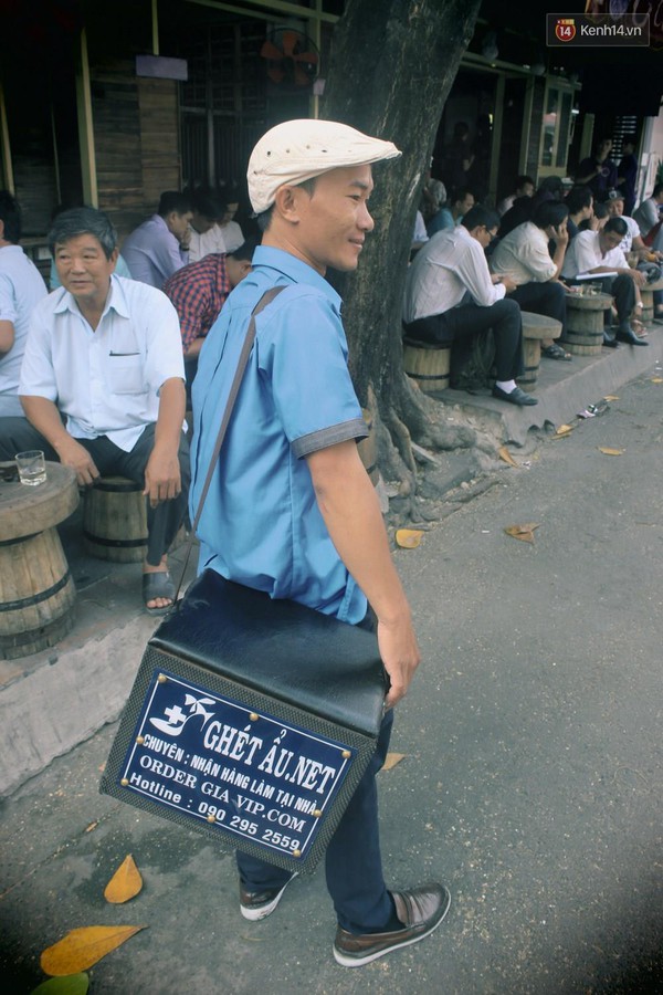 Ghét ẩu - Chàng trai chạy xe tay ga đánh giày có tâm nhất Sài Gòn - Ảnh 1.