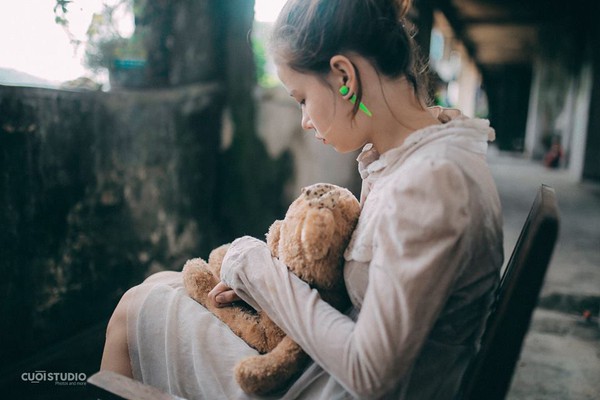 Kh&ocirc;ng thể rời mắt trước gương mặt cuốn h&uacute;t của c&ocirc; b&eacute; lai 10x n&agrave;y! - Ảnh 6.