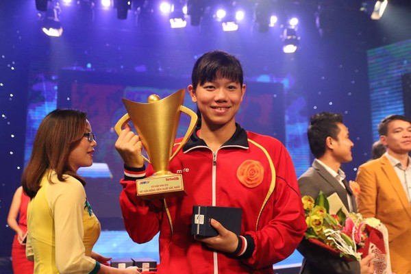 Nhà vô địch thế giới 8 tuổi Cẩm Hiền giành cú đúp giải thưởng ở Cúp chiến thắng - Ảnh 2.