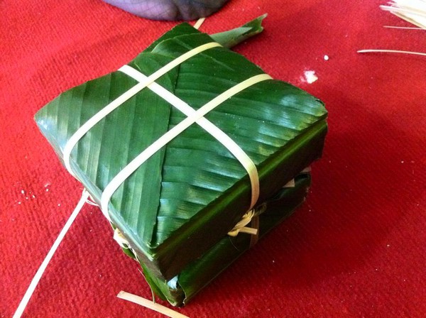 Hưởng ứng tinh thần Cơm c&oacute; thịt, HS tại H&agrave; Nội g&oacute;i tặng 800 chiếc b&aacute;nh chưng gửi về Lai Ch&acirc;u - Ảnh 7.
