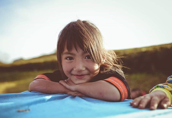 Ch&ugrave;m ảnh: Những đ&ocirc;i mắt, nụ cười rất trong của c&aacute;c em b&eacute; v&ugrave;ng cao - Ảnh 3.