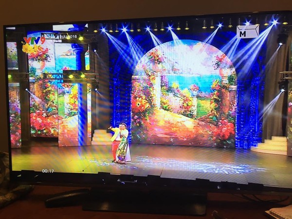 Ho&agrave;ng Th&ugrave;y Linh hạnh ph&uacute;c khi h&aacute;t tr&ecirc;n s&oacute;ng VTV trong ng&agrave;y m&ugrave;ng 1 Tết - Ảnh 6.