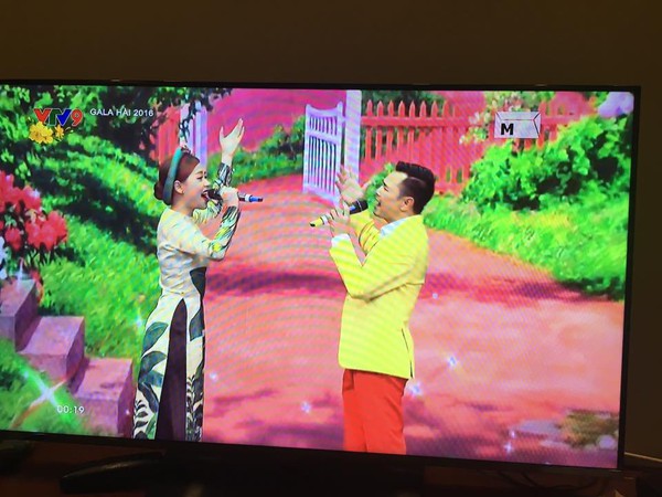 Ho&agrave;ng Th&ugrave;y Linh hạnh ph&uacute;c khi h&aacute;t tr&ecirc;n s&oacute;ng VTV trong ng&agrave;y m&ugrave;ng 1 Tết - Ảnh 7.