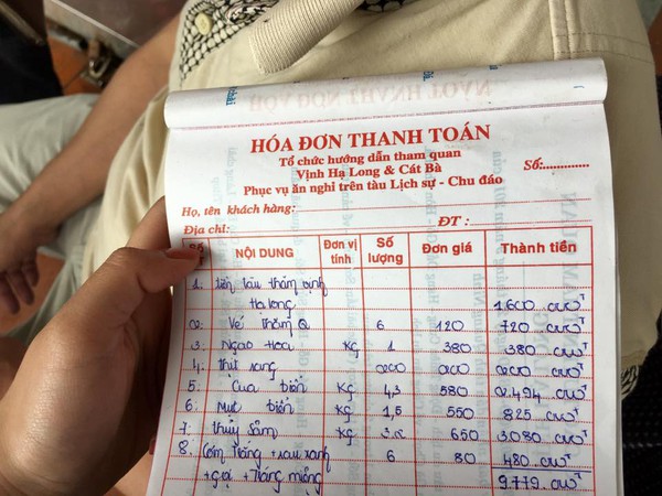 Ch&eacute;m đẹp bữa trưa 10 triệu đồng, t&agrave;u du lịch Hạ Long bị phạt - Ảnh 2.