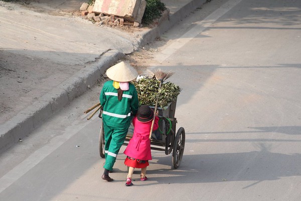 Loạt ảnh Ở đ&acirc;u c&oacute; mẹ, ở đ&oacute; c&oacute; Tết của hai mẹ con c&ocirc; lao c&ocirc;ng g&acirc;y x&uacute;c động - Ảnh 3.