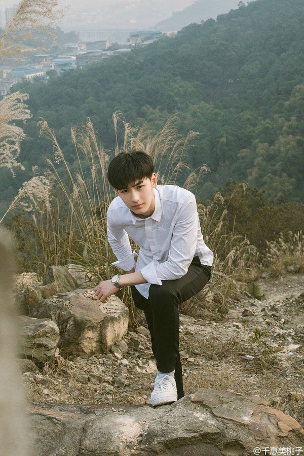 Đây là chàng nam thần sinh năm 1998 đang khiến các cô gái chết mê chết mệt - Ảnh 3.