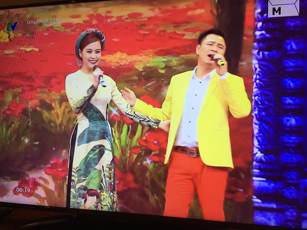 Ho&agrave;ng Th&ugrave;y Linh hạnh ph&uacute;c khi h&aacute;t tr&ecirc;n s&oacute;ng VTV trong ng&agrave;y m&ugrave;ng 1 Tết - Ảnh 11.