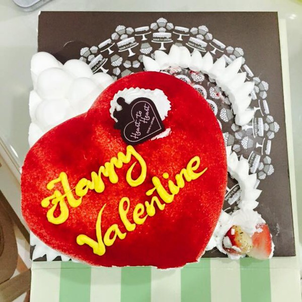 Mạc Hồng Quân tặng Kỳ Hân bánh trái tim nhân ngày Valentine - Ảnh 1.