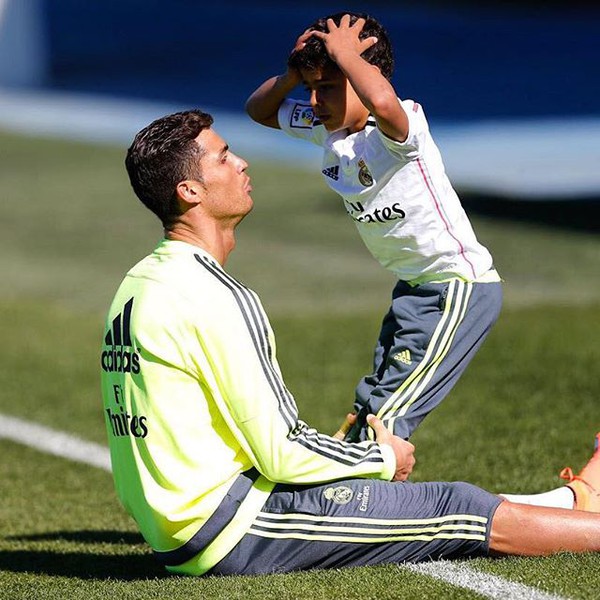 Choáng với cơ bắp cuồn cuộn của nhóc tì 6 tuổi Ronaldo Junior - Ảnh 6.