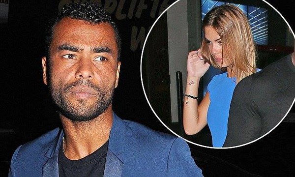 Ashley Cole hớn hở khoe ảnh con trai đầu lòng - Ảnh 2.