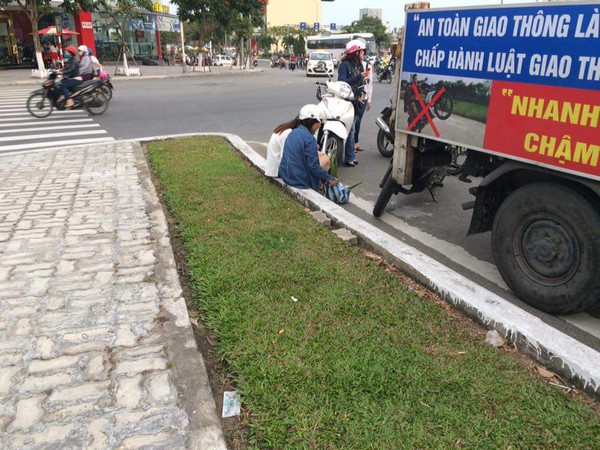 Đi ngược chiều, cô gái nhận hình phạt dễ thương từ CSGT Đà Nẵng: Chép phạt kín trang giấy - Ảnh 1.