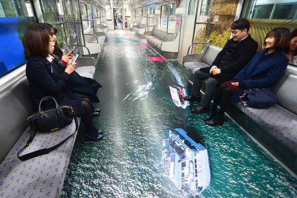 Những chuyến t&agrave;u điện c&oacute; một kh&ocirc;ng hai ở Seoul - Ảnh 2.