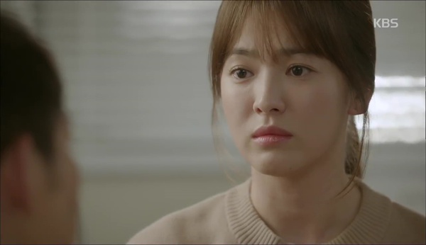 “Hậu Duệ Mặt Trời”: Tâm tư Song Hye Kyo gửi Song Joong Ki bị phát loa cho cả đại đội - Ảnh 16.