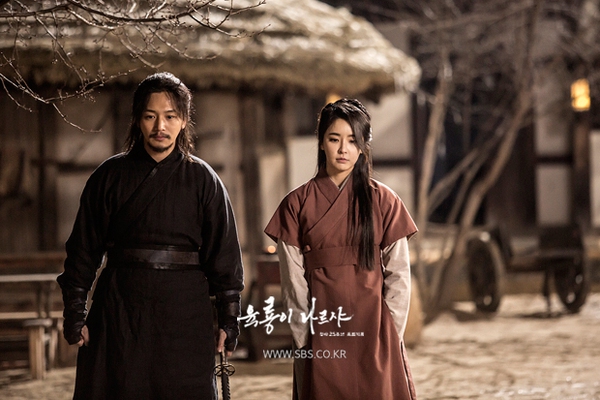 Yoo Ah In được bình chọn là bản sao xứ Hàn của huyền thoại Trương Quốc Vinh - Ảnh 14.