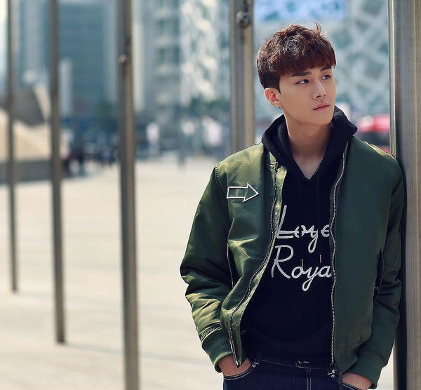 7 thương hiệu đang thống trị street style xứ H&agrave;n v&igrave; c&oacute; logo qu&aacute; chất - Ảnh 35.