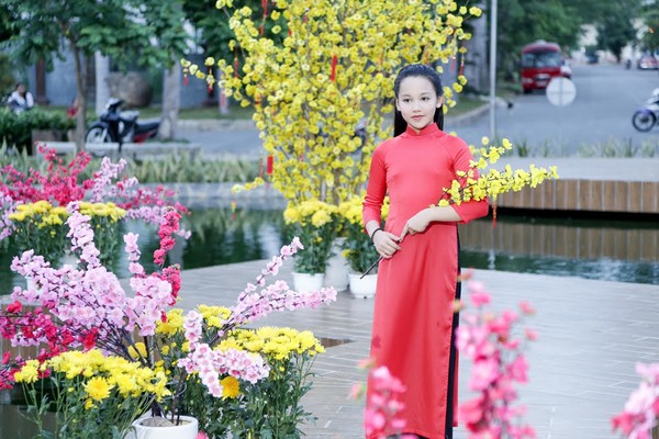 Trang Ph&aacute;p xinh đẹp, đằm thắm khi diện &aacute;o d&agrave;i quay MV mới - Ảnh 8.