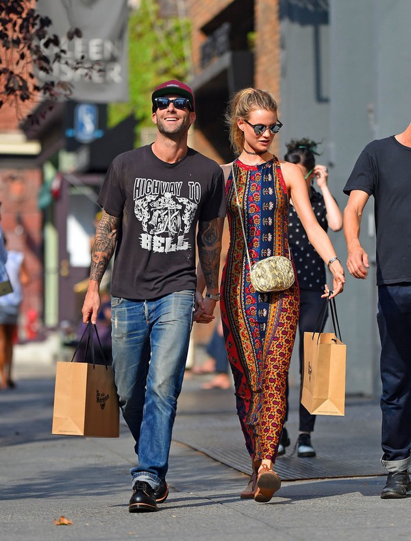 Xu&yacute;t xoa với loạt khoảnh khắc thời trang đẹp như mơ của Adam Levine & Behati Prinsloo - Ảnh 15.