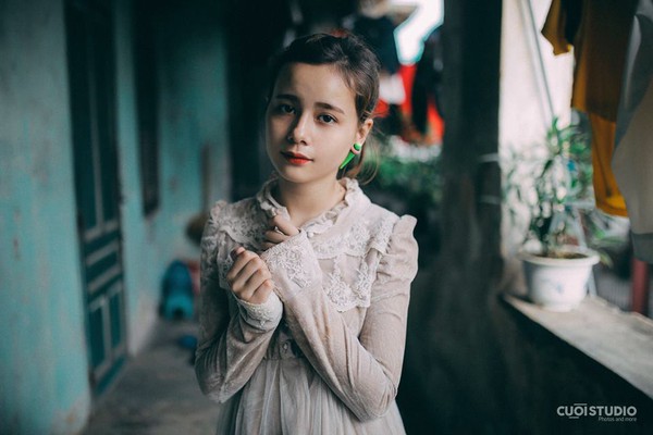 Kh&ocirc;ng thể rời mắt trước gương mặt cuốn h&uacute;t của c&ocirc; b&eacute; lai 10x n&agrave;y! - Ảnh 2.