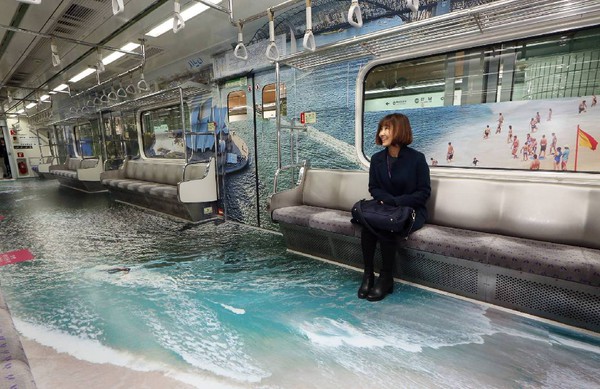 Những chuyến t&agrave;u điện c&oacute; một kh&ocirc;ng hai ở Seoul - Ảnh 3.