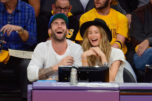 Xu&yacute;t xoa với loạt khoảnh khắc thời trang đẹp như mơ của Adam Levine & Behati Prinsloo - Ảnh 16.