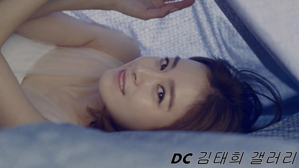 Tiếp tục ngất ng&acirc;y trước h&igrave;nh ảnh đẹp như nữ thần của Kim Tae Hee - Ảnh 3.