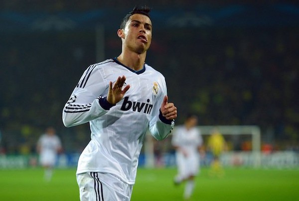 Ronaldo cưa cả em g&aacute;i bồ cũ - Ảnh 4.