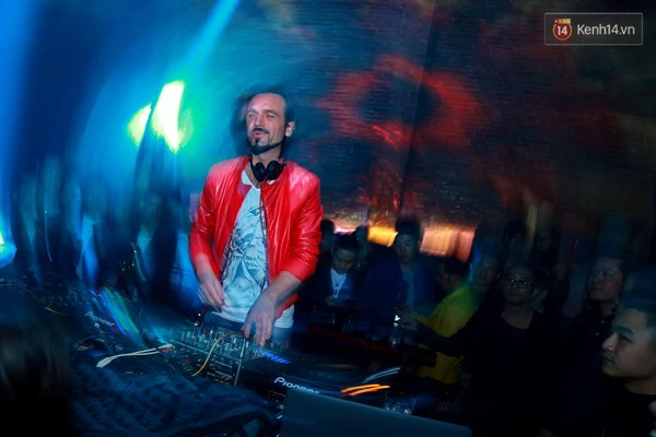 Khán giả Hà Nội hoài niệm trong đêm nhạc Deep House bay bổng cùng DJ Ahmet Kilic - Ảnh 6.