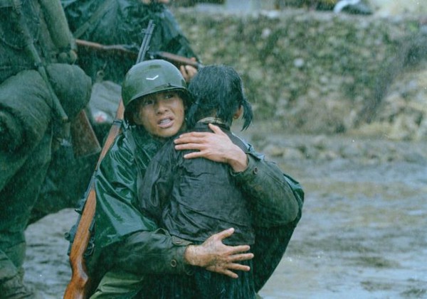 Còn hàng chục quân nhân bụi bặm của màn ảnh Hàn “hơn đứt” Song Joong Ki - Ảnh 17.